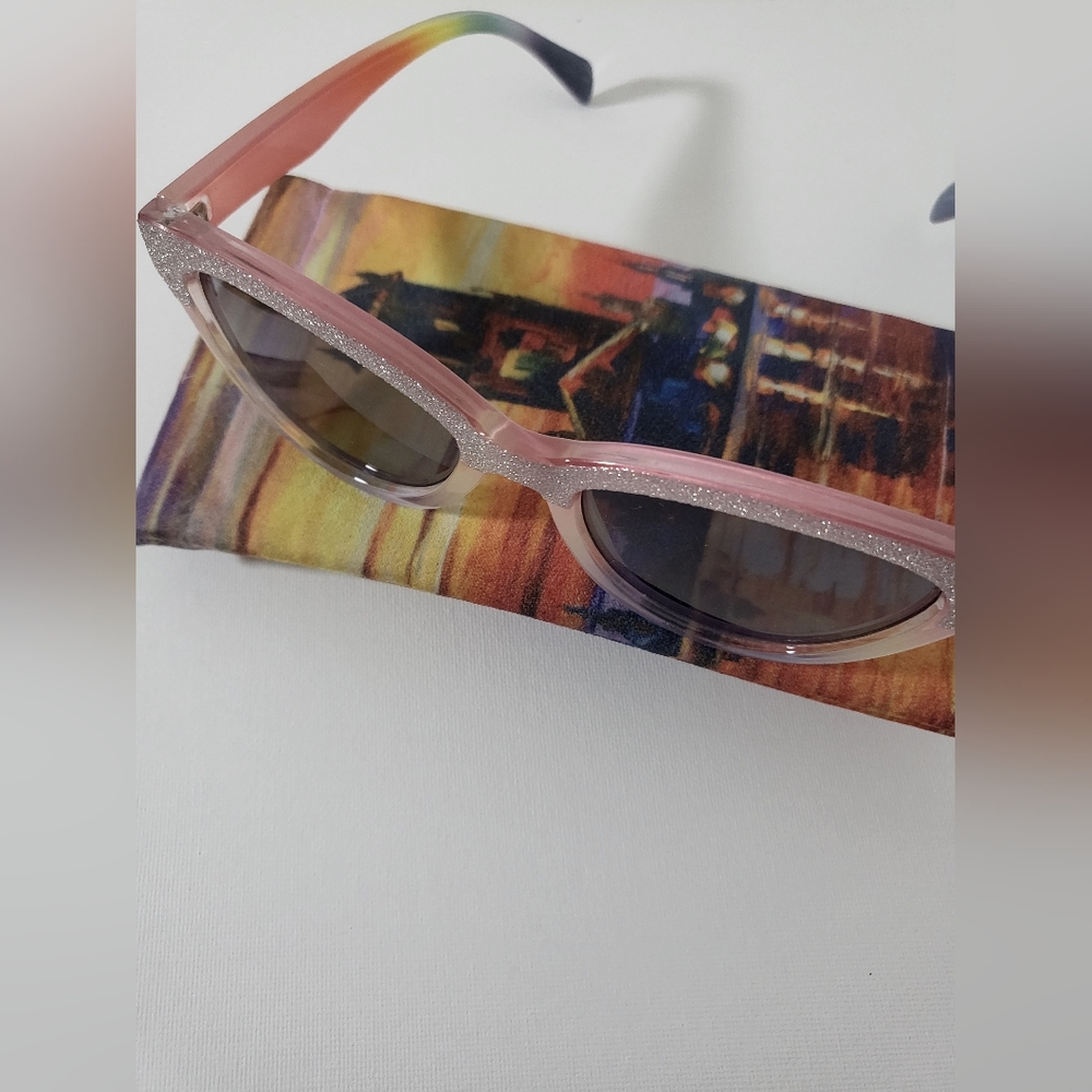 SUNGLASSES &  With Matching Case - Picture 13 of 16
